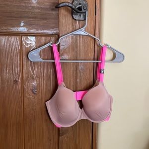 Brand new Victoria Secret 34D lined perfect coverage bra
